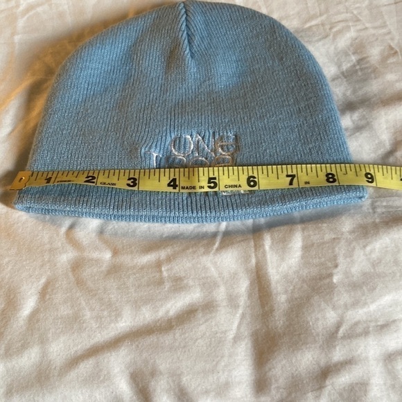 🦄 one Tree Hill Light Blue Beanie - Picture 7 of 12
